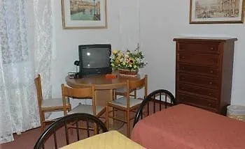 Bed & Breakfast Guest House Sant'Ambrogio Florence